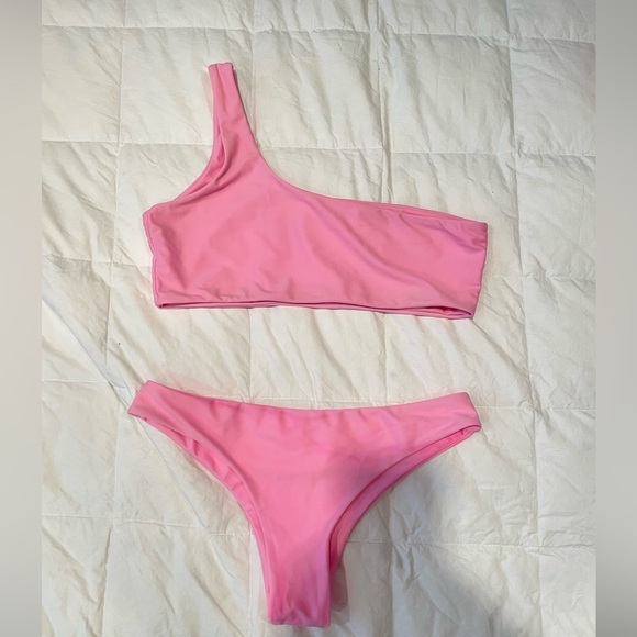 Bikini - Picture 4 of 4